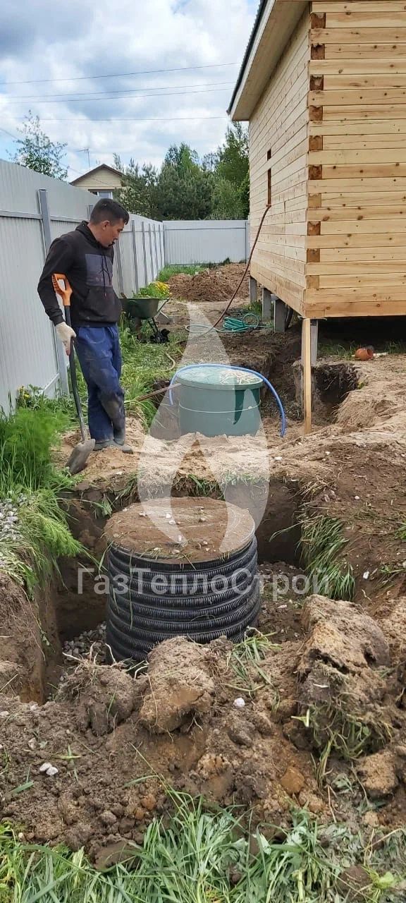 Изображение установленного септика в почву
